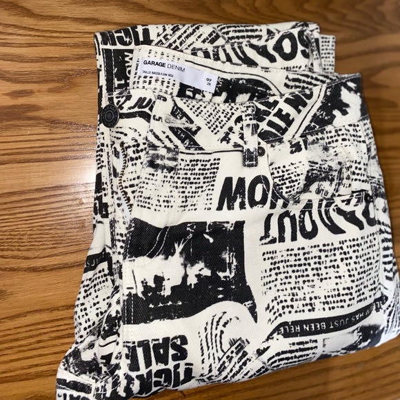 Size 7 low rise flare jeans from garage - Picture 2 of 4